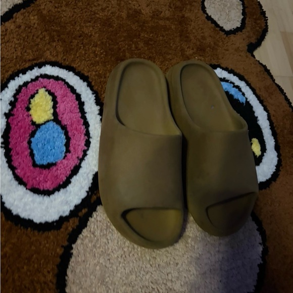Yeezy Olive Green Slide Slippers - Picture 2 of 4